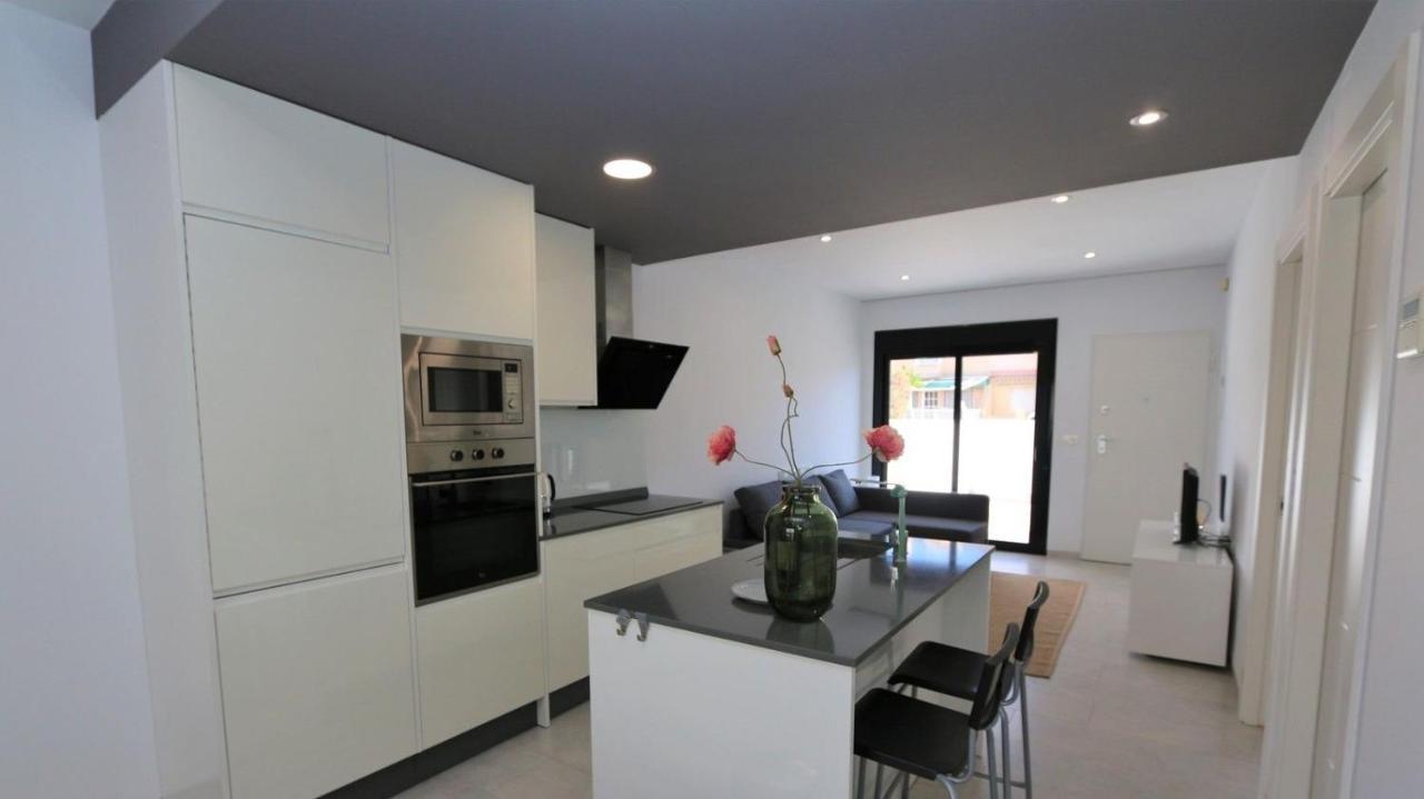 Luxe Met 2 Badkamers / Zee / Zwembad *