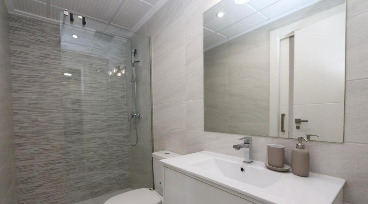 Luxe Met 2 Badkamers / Zee / Zwembad Appartement